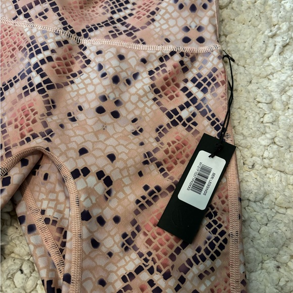 Savvi Lifestyle Co. Women’s Seri Snakeskin Print Leggings NWT XS Pink Purple - Picture 4 of 5